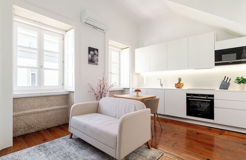 Foz do Douro Appartement | Bright Flat in Historic Foz House by HostWise