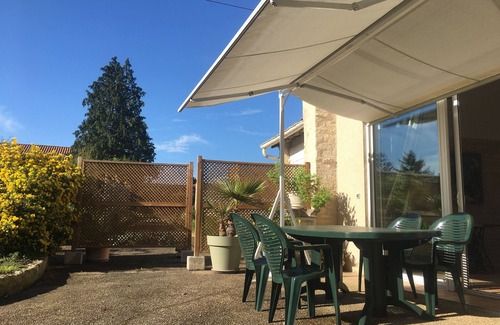 Saint-Hilaire-la-Palud Maison | Grange Rénovée Vaste et Lumineuse