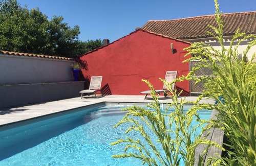 Saint-Hilaire-la-Palud Maison | Grange Rénovée Vaste et Lumineuse