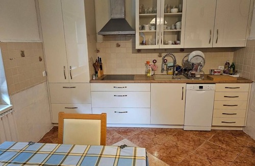 Pilisvorosvar Maison | Bright house with garden, balcony, panoramic view and fully equipped kitchen.