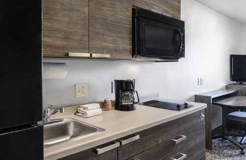 Avondale Hôtel | Bright & Inviting Space! Experience The Best of Avondale- Pool Access