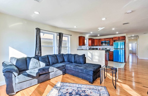 Irvington Maison | Bright Irvington Home ~ 2 Mi to Prudential Center!