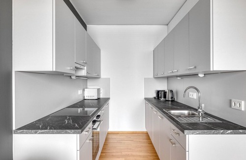Erdberg Appartement | Bright Landstraße 1BR w/ Pool & DM, nr U3 Erdberg, by Blueground