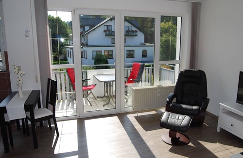 Stryck Appartement | Appartement de 2 pièces lumineux et lumineux avec un grand balcon