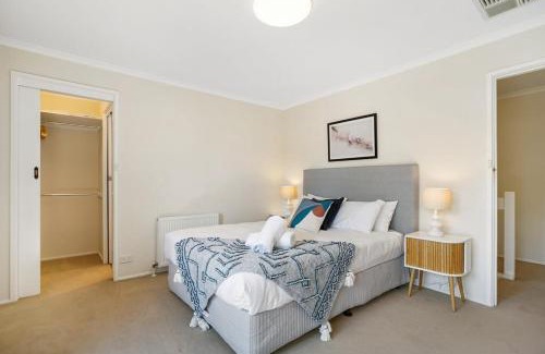 Balwyn Maison | Bright & Lovely @ Balwyn Townhouse w parking BBQ