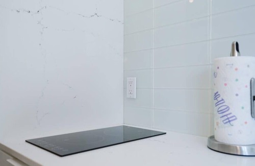 Piedmont Avenue Appartement | Bright Minimalist Studio Walkable to Piedmont Ave
