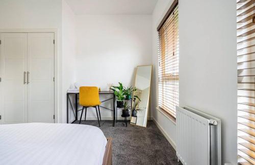 Muirhouse Appartement | Bright, modern 2 bedroom house with free parking!