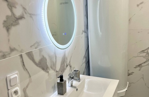 Mainvilliers Appartement | Bright, modern apartment near Chartres