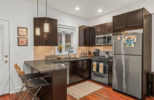 Queen Village Maison | Bright & Modern Home with Patio