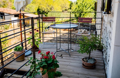 Assignan Maison | Bright, modern loft Comfortable Vacation Home