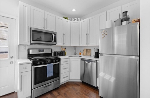 Whitman Maison | Bright & Modern: Minutes to Stadium/ Passyunk/ Airport