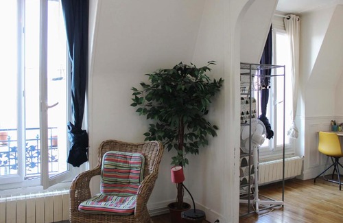 Levallois-Perret Appartement | Nid lumineux avec petite vue sur la Tour Eiffel