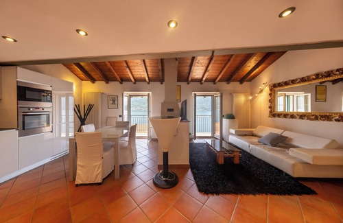Colonno Appartement | Bright penthouse on Lake Como with breathtaking view.