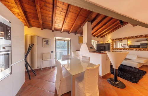 Colonno Appartement | Bright penthouse on Lake Como with breathtaking view.