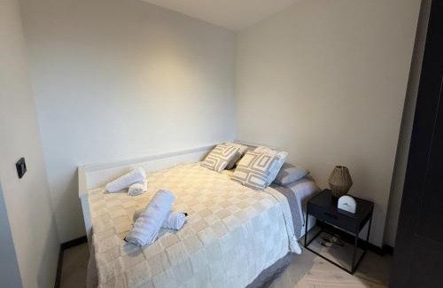 Museum Quarter Appartement | Bright Penthouse with Balcony in Amsterdam Center