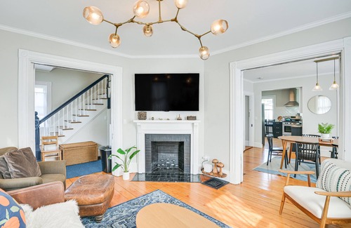 Watertown Maison | Bright & Pet-Friendly Home: 2 Mi to Harvard Square