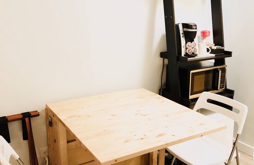Canmore Hôtel | Bright Queen-Bed Hotel Room/Walking to DT/Bus Stop/Shops/Free UG Parking & Wi-Fi