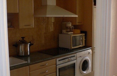 Mantega Appartement | Appartement lumineux, calme et situé au centre avec balcon et air conditionné