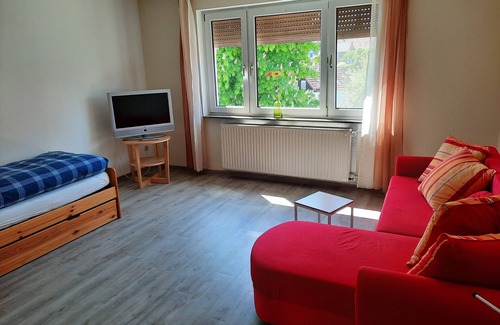 Neustadt Appartement | Bright, quiet apartment with 3 spacious bedrooms on the ground floor