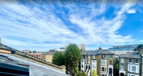 Larkhall Maison | Bright Quiet Loft Room Ensuite Serene Clapham Area