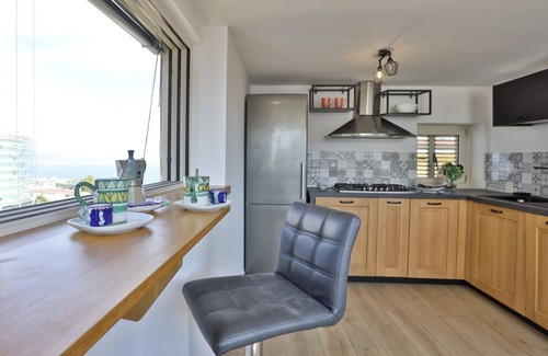 Posillipo Appartement | Bright recently renovated apartment with lateral sea view, which sleeps two people in great comfort. The accommodation is located in a period building in the enchanting Posillipo district and is the ideal base for reaching the Fuorigrotta fair area and V