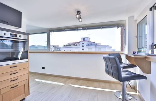 Posillipo Appartement | Bright recently renovated apartment with lateral sea view, which sleeps two people in great comfort. The accommodation is located in a period building in the enchanting Posillipo district and is the ideal base for reaching the Fuorigrotta fair area and V