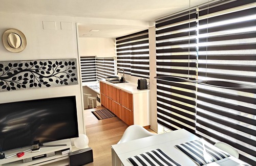 Vallpineda Appartement | Appartement rénové lumineux avec vues sur les vignobles, mer et piscine