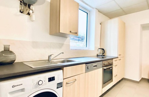 Liesing Appartement | Bright Room in Shared Apt with Easy City Access