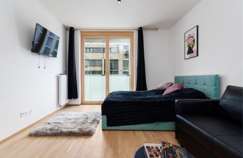 Smichov Appartement | Bright Royal Elegance