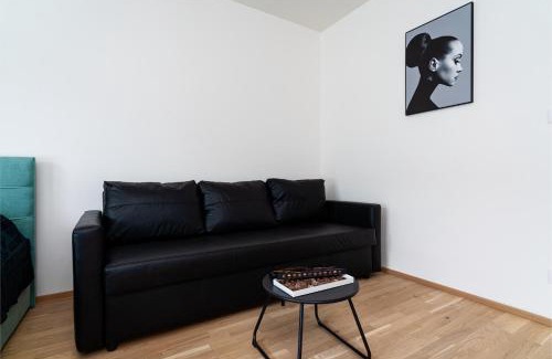 Smichov Appartement | Bright Royal Elegance
