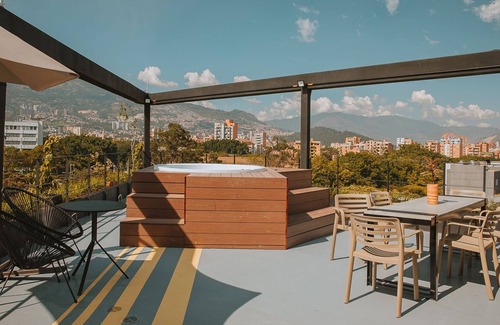 Laureles Appartement | Bright & Rustic Loft on the valley of Laureles with A/C