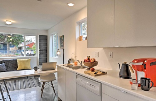 Highline Cottage | Bright Seattle Cottage w/ Private Backyard Access!