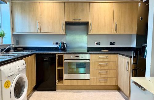 High Wycombe Appartement | Bright & Spacious 1-Bed Apartment with Balcony & Private Parking