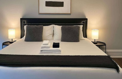 Hyde Park Appartement | Bright & Spacious 2BR– Prime Hyde Park Location
