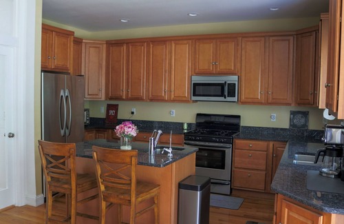 Avon Maison | Bright, Spacious 5-bdrm Bay Head Shore Home - super close to beach, lake & town