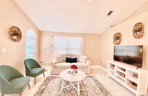 Tallahassee Maison | Bright & Spacious Getaway in Lovely NE Tallahassee