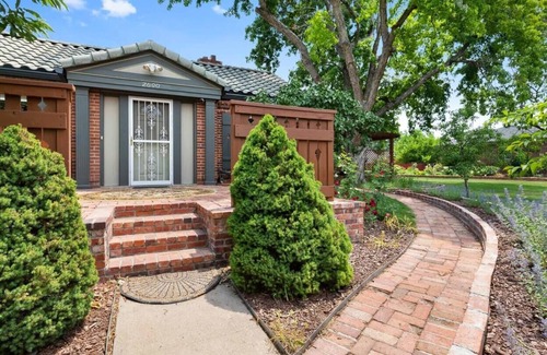 North Park Hill Maison | Bright, spacious home with expansive garden -- near popular attractions!