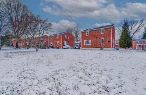 Lochearn Maison | Bright & Spacious – Near Downtown - Full Kitchen- Workspace, Laundry