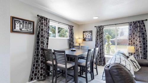 Twin Lakes Appartement | Bright & Spacious Upper Unit with Two Bedrooms in Denver