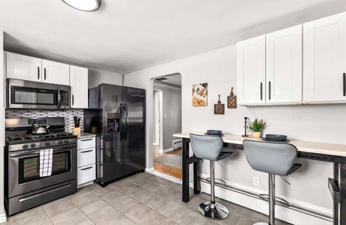 Shelby Township Appartement | Bright & Spacious 2BR | Huge Backyard | Shelby Twp