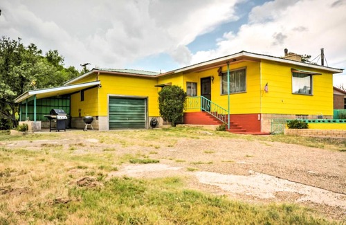 Springer Maison | Bright Springer House with Hammock and Orchard Views!