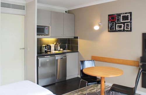 Issy-les-Moulineaux Appartement | Studio lumineux avec balcon & parking