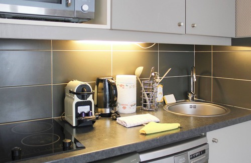 Issy-les-Moulineaux Appartement | Studio lumineux avec balcon & parking