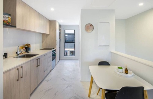 Lower Hutt Maison | Bright Studio Apartment on Macky Street