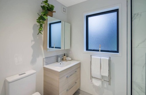 Lower Hutt Maison | Bright Studio Apartment on Macky Street