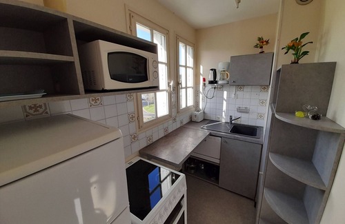 La Roche-Posay Appartement | Studio lumineux centre-ville La Roche-Posay avec WI-FI, lave-linge, lave-vaisselle, animaux admis