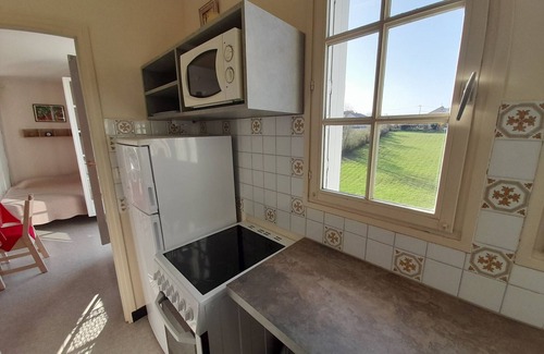 La Roche-Posay Appartement | Studio lumineux centre-ville La Roche-Posay avec WI-FI, lave-linge, lave-vaisselle, animaux admis