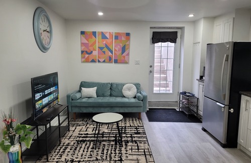 Halton Regional Municipality Maison | Bright & stylish 2 bed entire guest suite with private entrance and free parking