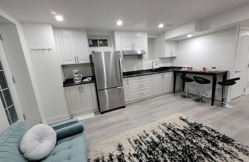 Halton Regional Municipality Maison | Bright & stylish 2 bed entire guest suite with private entrance and free parking