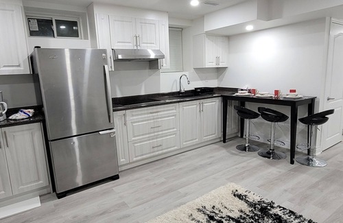 Halton Regional Municipality Maison | Bright & stylish 2 bed entire guest suite with private entrance and free parking
